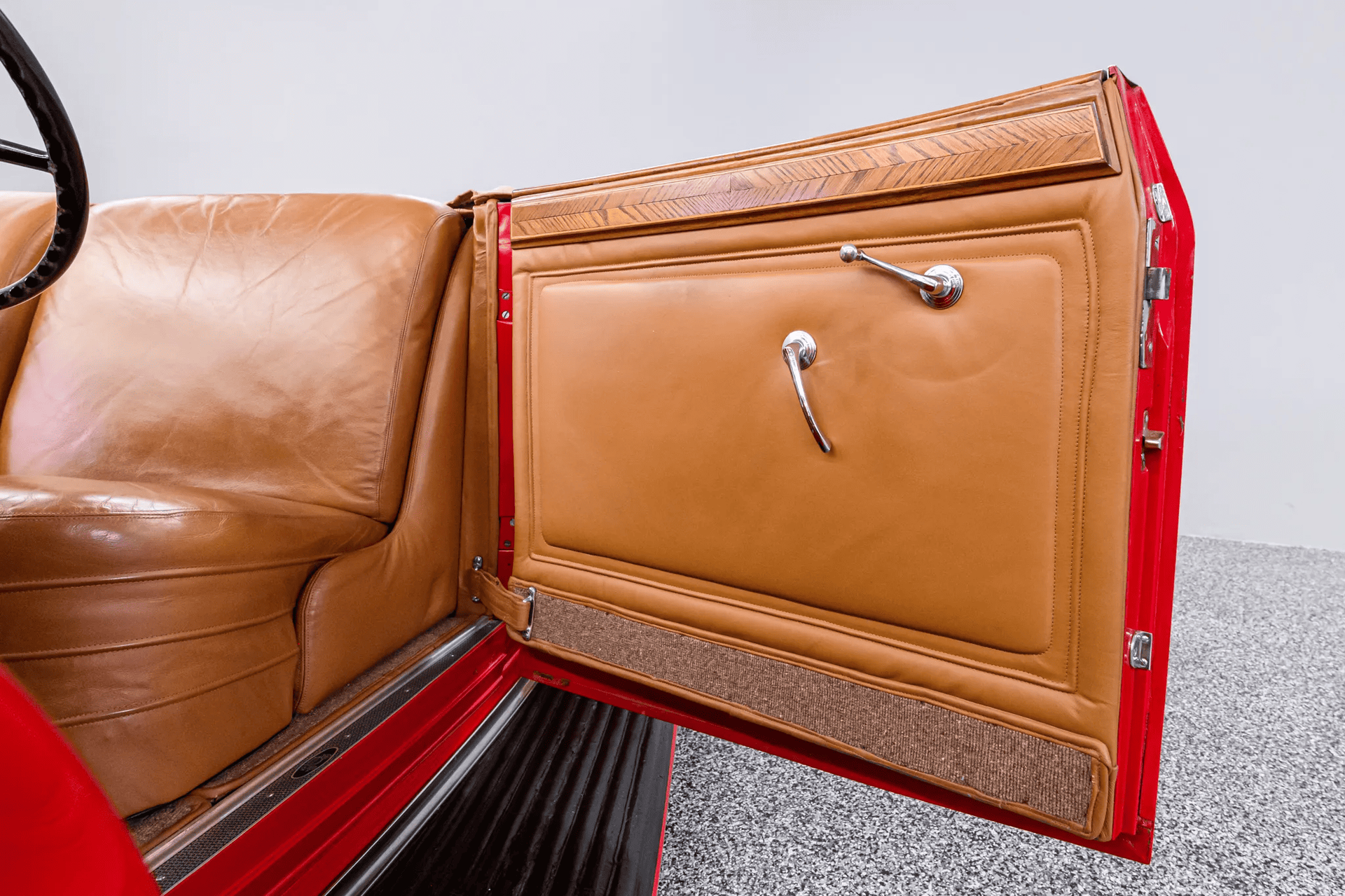 Купить Cadillac Series 355-C Eight V8 Convertible Coupe 1933 5.8 л 115 л.с Бензин с доставкой: пробег 11 000 км, Красный, Механика, Задний привод, поставка из США, фото 20