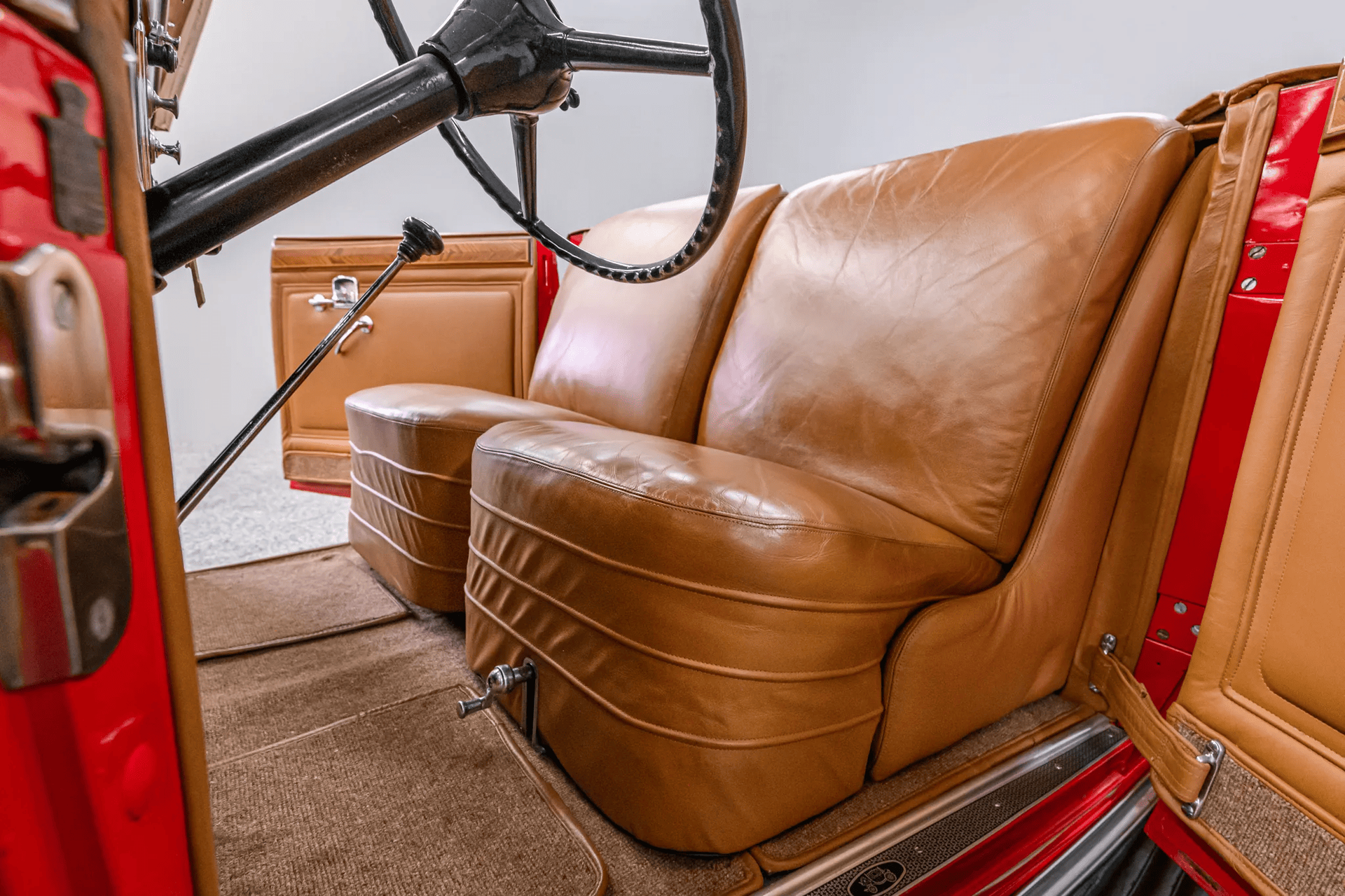 Cadillac Series 355-C Eight V8 Convertible Coupe 1933, красный, фото 21