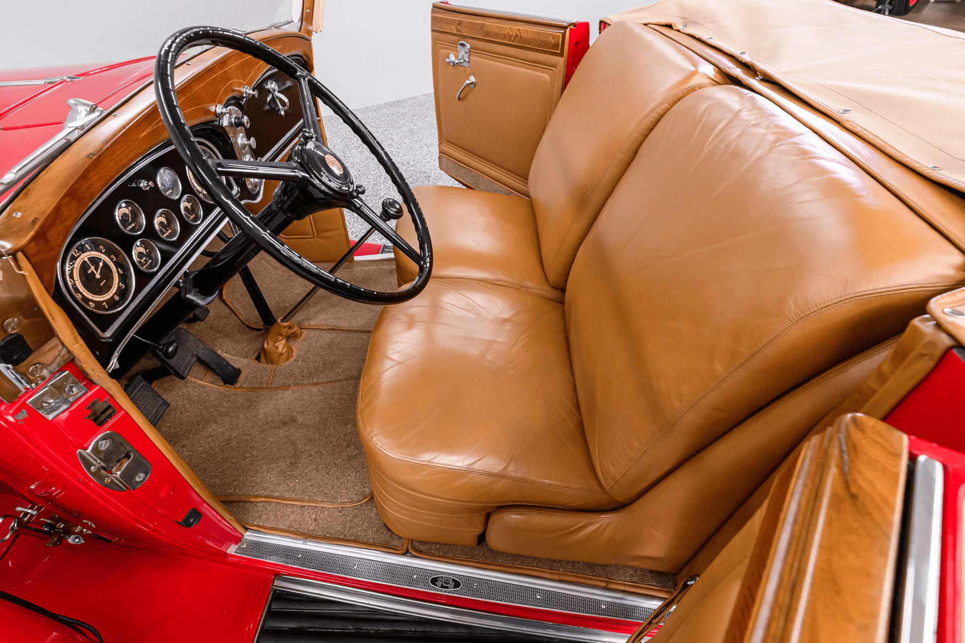 Cadillac Series 355-C Eight V8 Convertible Coupe 1933, красный, фото 23