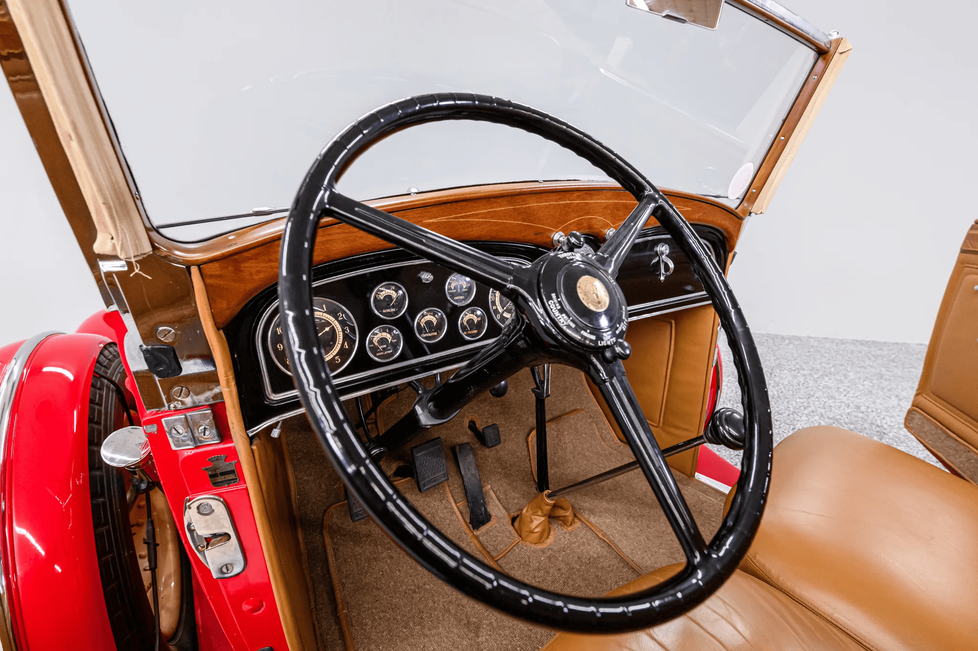 Cadillac Series 355-C Eight V8 Convertible Coupe 1933, красный, фото 24
