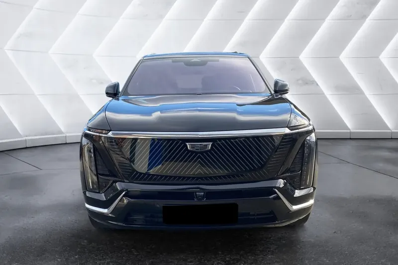 Cadillac VISTIQ Luxury EV AWD 2026 0.0 л 615 л.с Электричество, новый авто, Полный привод, Автомат, цвет Чёрный, страна-производитель — Германия VISTIQ Luxury EV AWD - фото 2