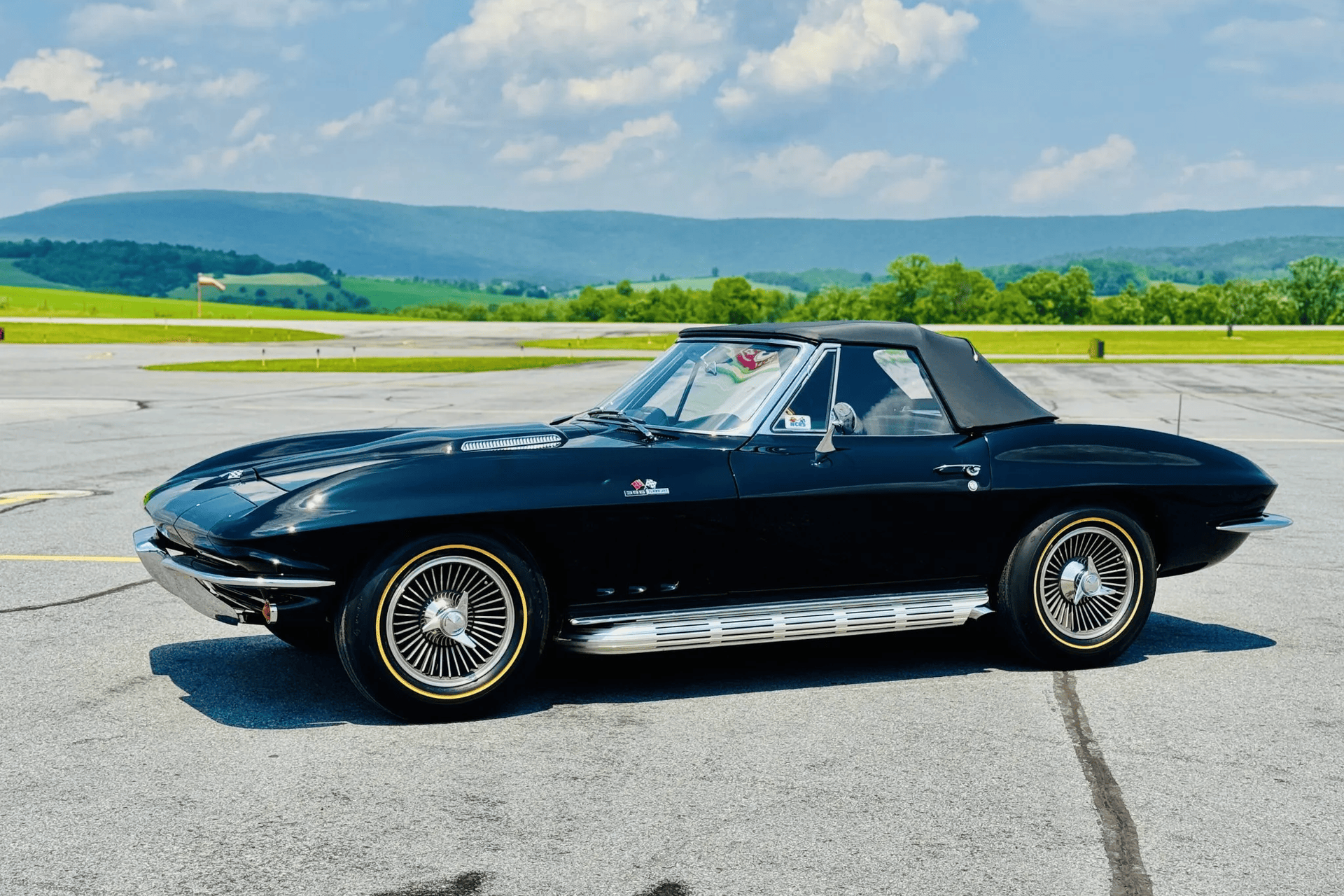 Chevrolet Corvette C2 (Sting Ray) 1965 6.5 л 425 л.с Бензин, новый авто, Задний привод, Механика, цвет Чёрный, страна-производитель — США, фото 1