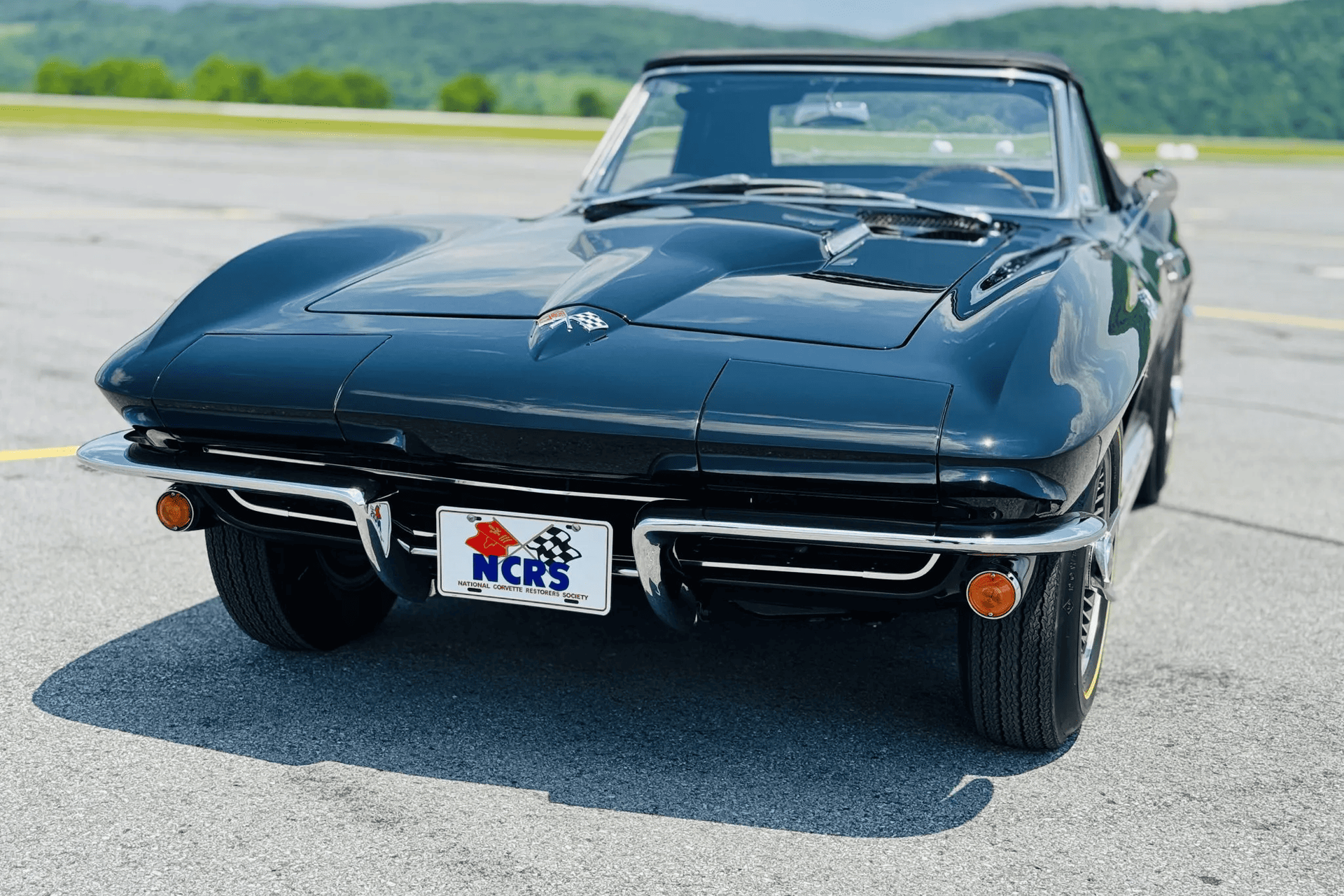 Chevrolet Corvette C2 (Sting Ray) 1965 6.5 л 425 л.с Бензин в продаже: Чёрный, Механика, Задний привод, страна-производитель — США, доставка по РФ, фото 4