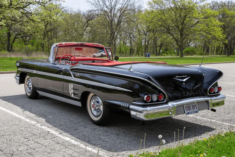 Заказать Chevrolet Impala Tri-Power Convertible 1958 5.7 л 280 л.с Бензин с пробегом 300 км, Автомат, Задний привод, цвет Чёрный, поставка из США, доставка по РФ Impala Tri-Power Convertible - фото 3
