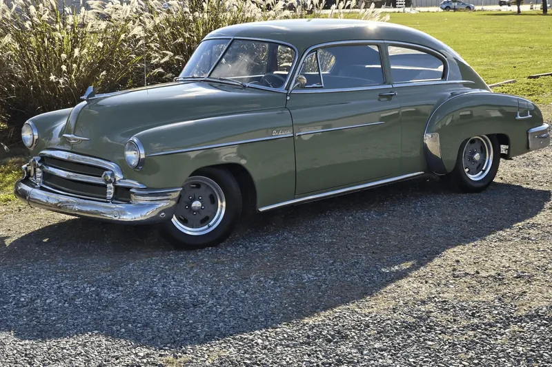 Chevrolet Styleline Deluxe 1950 3.5 л 90 л.с Бензин, новый авто, Задний привод, Механика, цвет Зелёный, страна-производитель — США Styleline Deluxe - фото 2