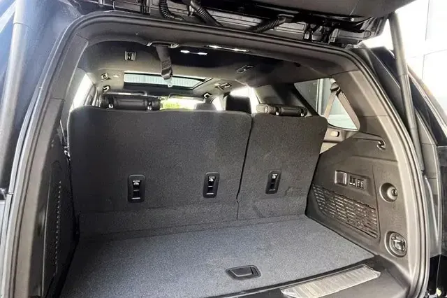 Заказать Chevrolet Tahoe RST 2026 6.2 л 426 л.с Бензин, Чёрный, Полный привод, Автомат — поставка из Германия, доставка по России и СНГ, фото 10