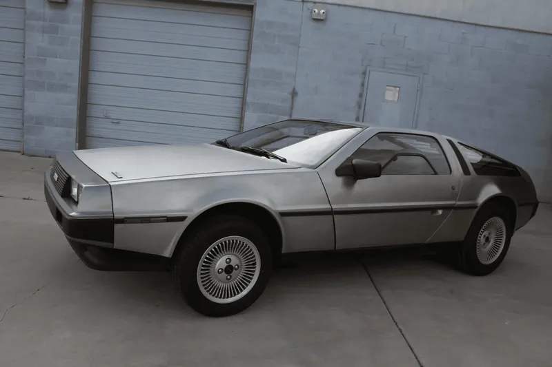 DeLorean DMC-12 1983 2.9 л 130 л.с Бензин, новый авто, Задний привод, Механика, цвет Серебристый, страна-производитель — США DMC-12 - фото 2