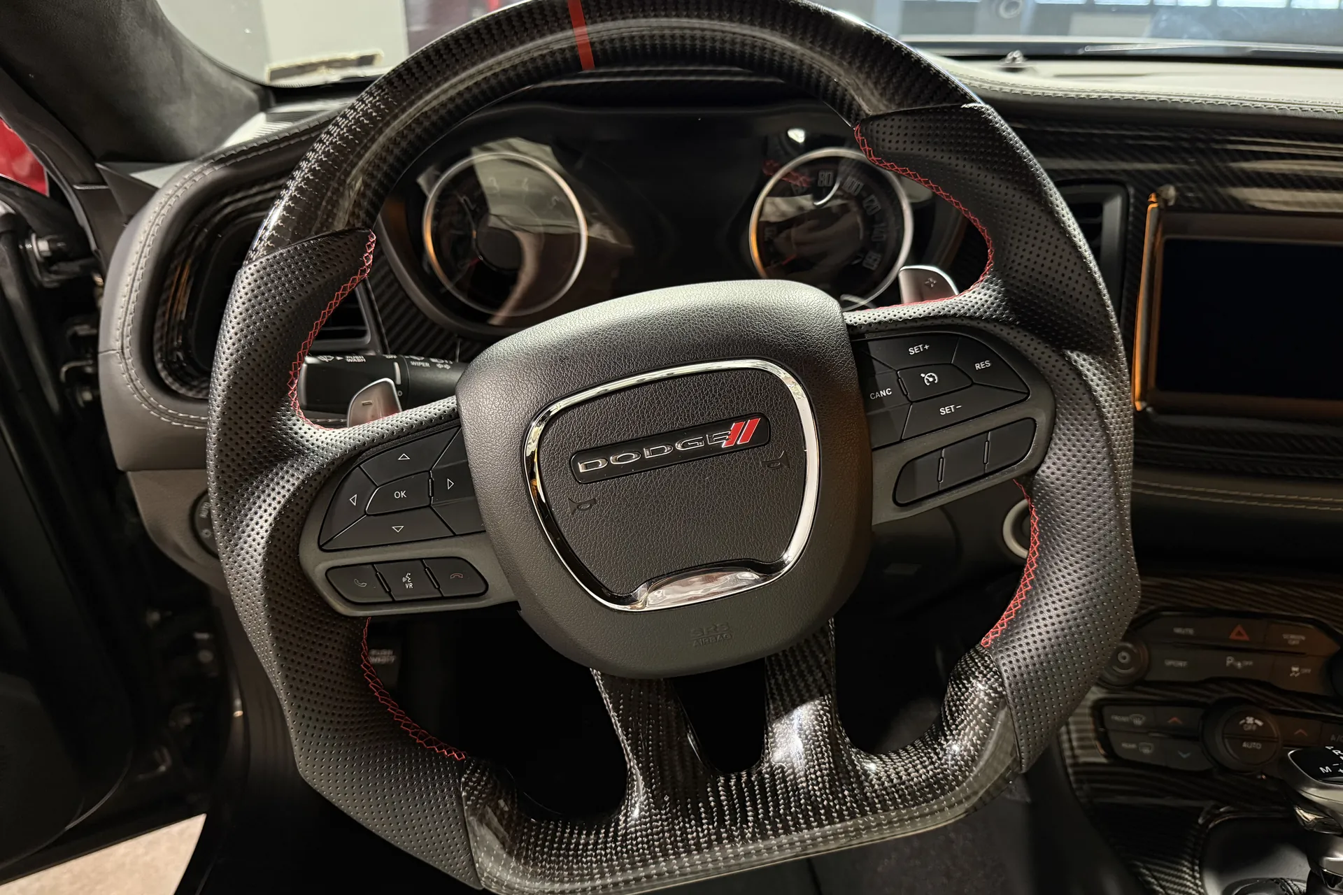 Автомобиль Dodge Challenger R/T 5.7 (HEMI V8) 2021 5.7 л 375 л.с Бензин, Серый, пробег 28 294 км, производство — США, доставка по РФ, фото 9