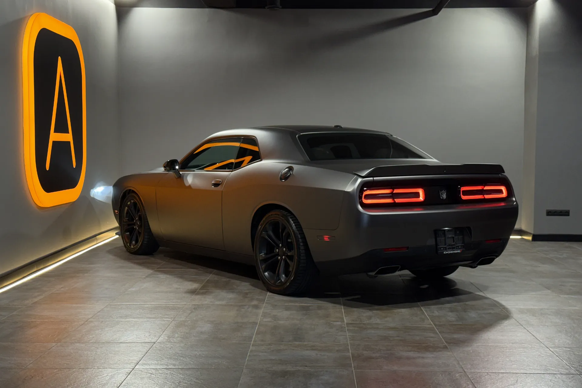 Купить Dodge Challenger R/T 5.7 (HEMI V8) 2021 5.7 л 375 л.с Бензин, Серый, Автомат, Задний привод — авто из США, с доставкой по всей России, фото 3