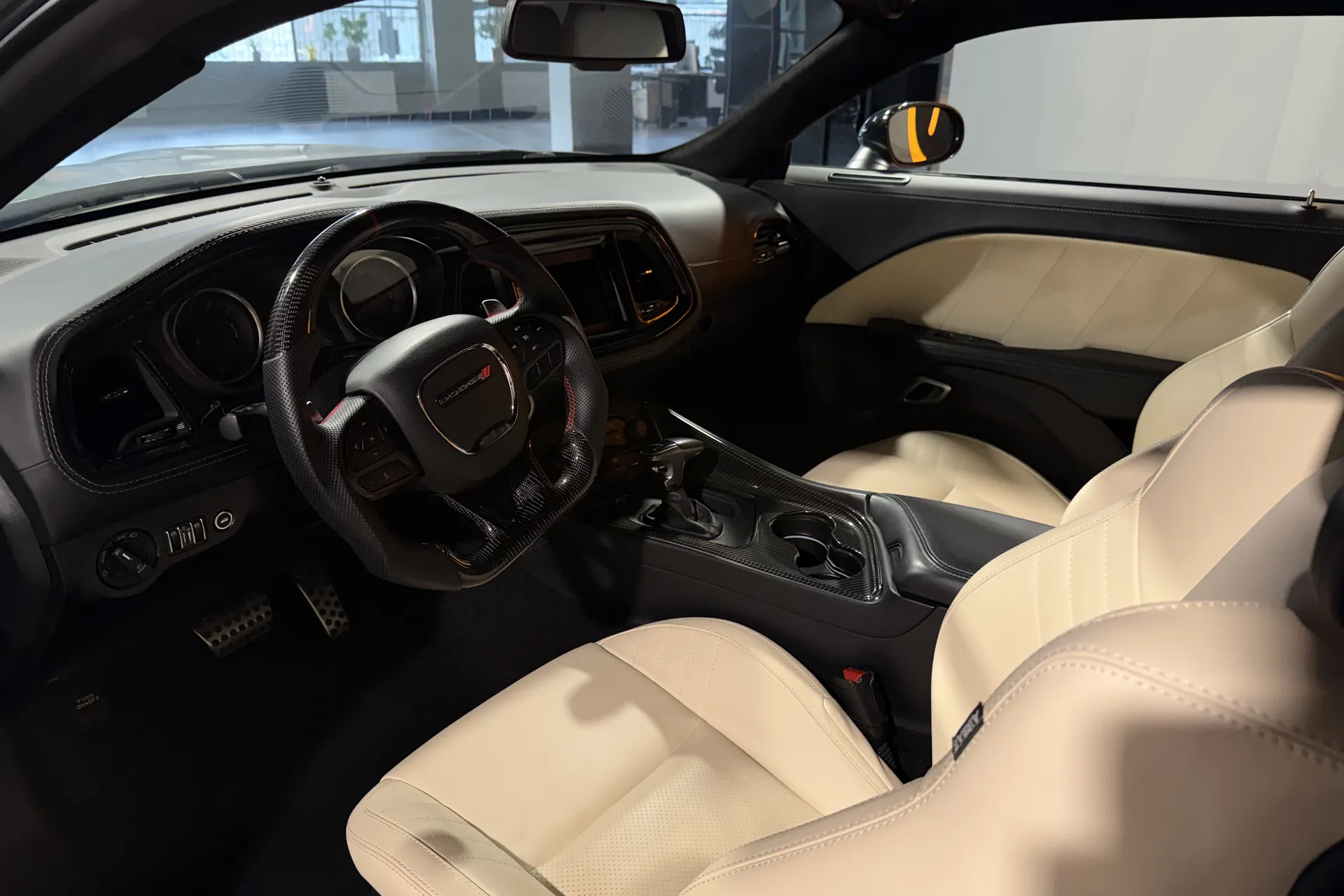 Выбор покупателей — Dodge Challenger R/T 5.7 (HEMI V8) 2021 5.7 л 375 л.с Бензин, пробег 28 294 км, Серый, привезён из США, доставка по РФ, фото 6