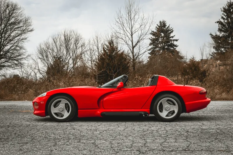 Купить Dodge Viper RT/10 1992 8.0 л 400 л.с Бензин с минимальным пробегом 13 000 км, Красный, доставим из США в любой город РФ Viper RT/10 — фото 2