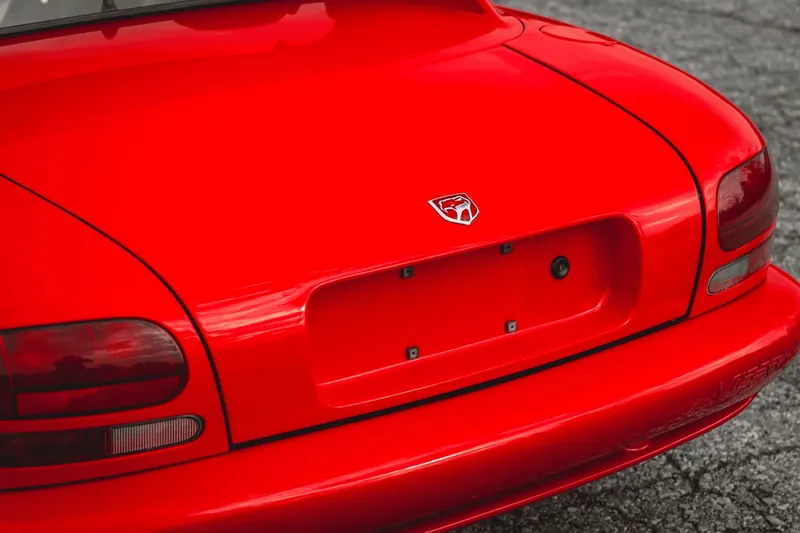 Оформить заказ на Dodge Viper RT/10 1992 8.0 л 400 л.с Бензин, коробка: Механика, привод: Задний привод, доставка по России, салон в Москве Viper RT/10 — фото 3