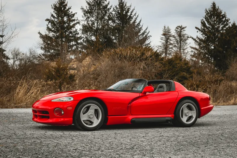 Dodge Viper RT/10 1992 8.0 л 400 л.с Бензин, новый авто, Задний привод, Механика, цвет Красный, страна-производитель — США Viper RT/10 - фото 2