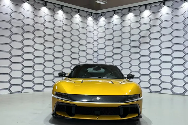 Ferrari 12Cilindri 2026 6.5 л 830 л.с Бензин, новый авто, Задний привод, Автомат, цвет Желтый, страна-производитель — Германия 12Cilindri - фото 2