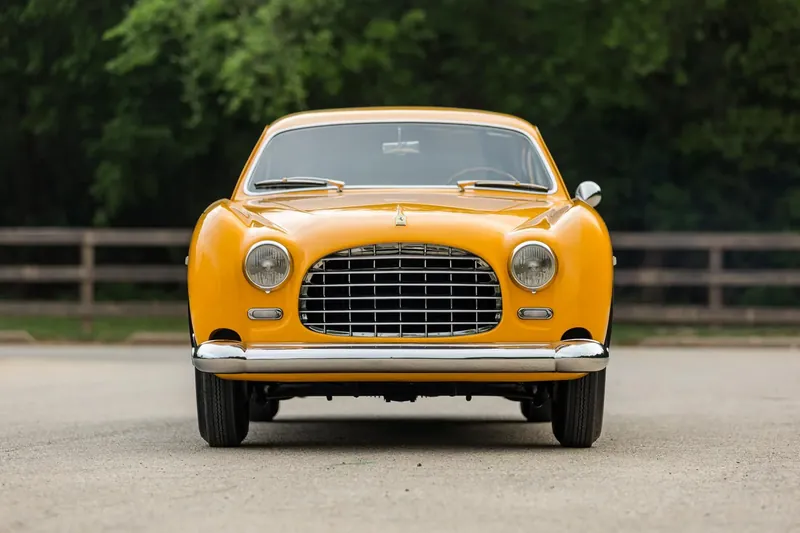 Ferrari 212 Inter Coupe by Ghia 1952 2.6 л 163 л.с Бензин, новый авто, Задний привод, Механика, цвет Желтый, страна-производитель — США 212 Inter Coupe by Ghia - фото 2