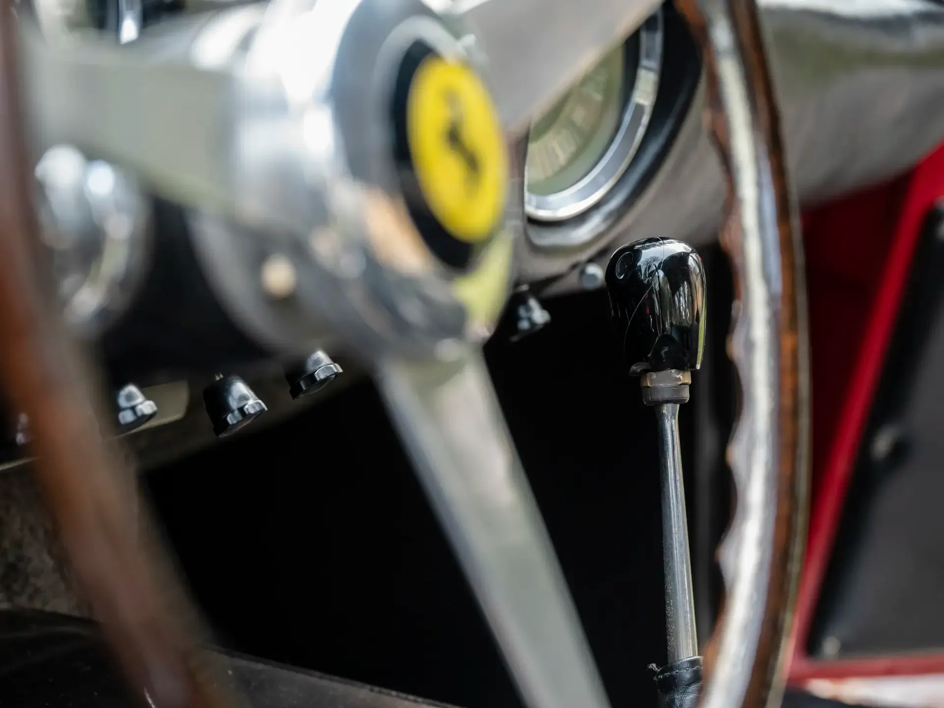 Купить Ferrari 250 GT/L Berlinetta Lusso 1963 3.0 л 240 л.с Бензин с минимальным пробегом 30 000 км, Красный, доставим из  в любой город РФ