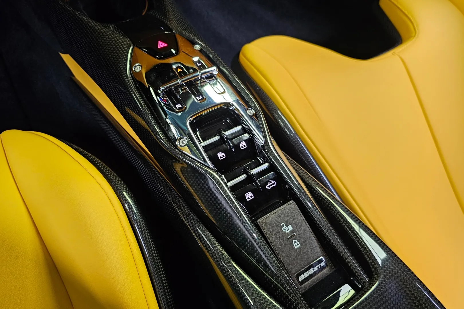 Надёжный Ferrari 296 GTS 3.0 V6 2024 3.0 л 830 л.с Гибрид с двигателем 3,0 л, Фиолетовый, пробег 1 681 км, Автомат, поставка из Италия