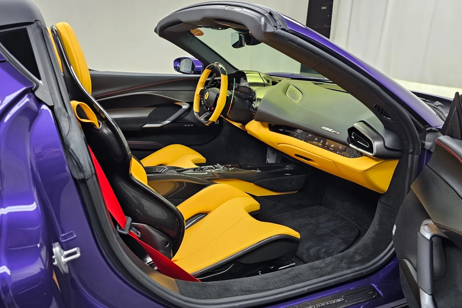 Ferrari 296 GTS 3.0 V6 2024 3.0 л 830 л.с Гибрид, коробка Автомат, привод Задний привод, автомобиль из Италия, доставка по России