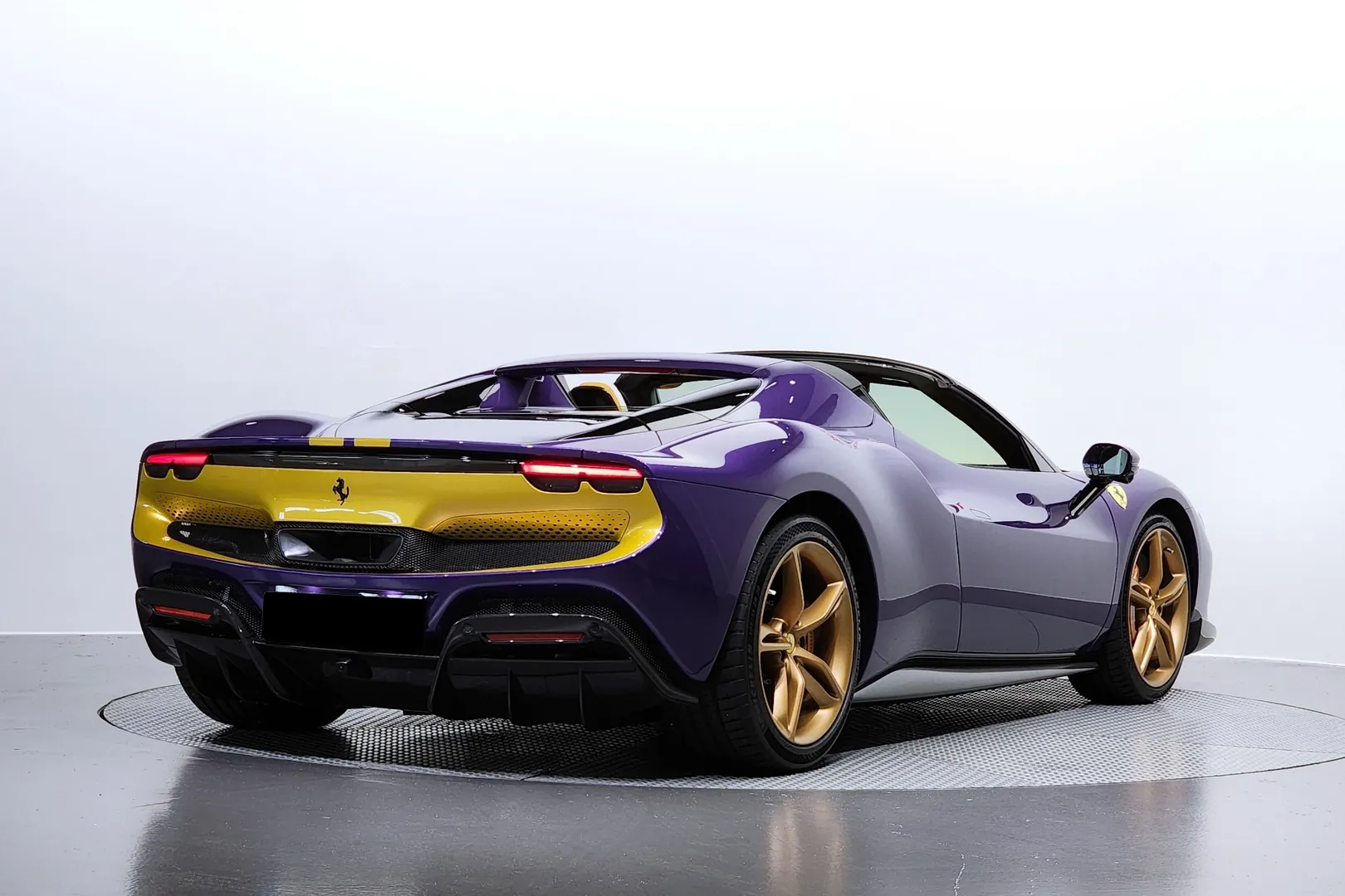 Заказать Ferrari 296 GTS 3.0 V6 2024 3.0 л 830 л.с Гибрид с пробегом 1 681 км, Автомат, Задний привод, цвет Фиолетовый, поставка из Италия, доставка по РФ