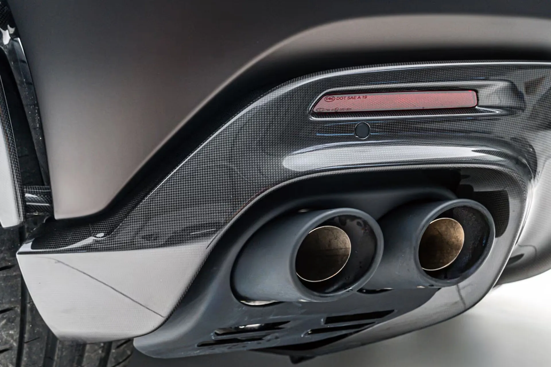 Оформить заказ на Ferrari Purosangue Tailor Made 2025 6.5 л 719 л.с Бензин, коробка: Автомат, привод: Полный привод, доставка по России, салон в Москве