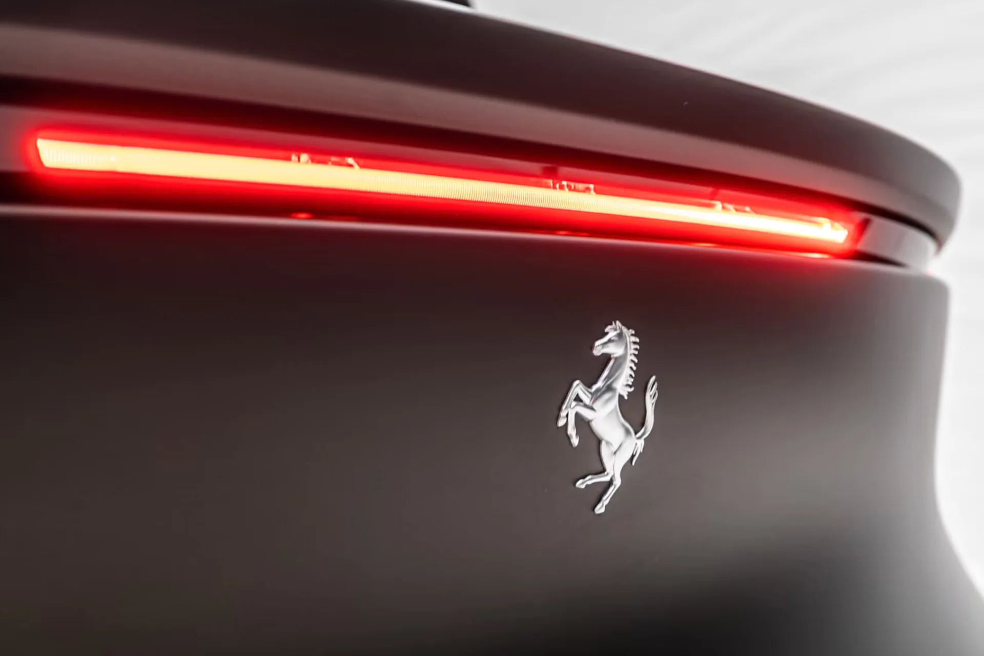 Купить Ferrari Purosangue Tailor Made 2025 6.5 л 719 л.с Бензин с минимальным пробегом 1 340 км, Чёрный, доставим из Италия в любой город РФ