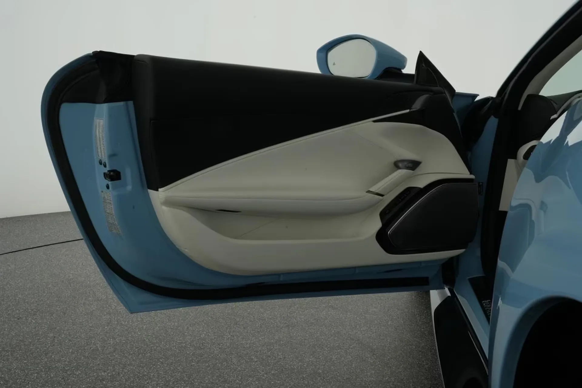 Ferrari Roma Spider Special-Color Azzuro La Plata 2026 3.9 л 620 л.с Бензин, пробег 500 км, Голубой цвет, коробка Автомат, привод Задний привод, авто из Италия