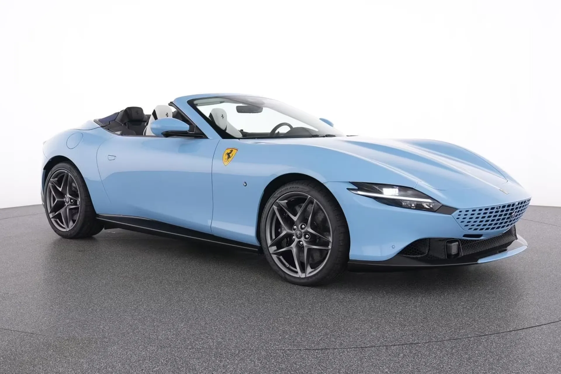 Купить Ferrari Roma Spider Special-Color Azzuro La Plata 2026 3.9 л 620 л.с Бензин с минимальным пробегом 500 км, Голубой, доставим из Италия в любой город РФ