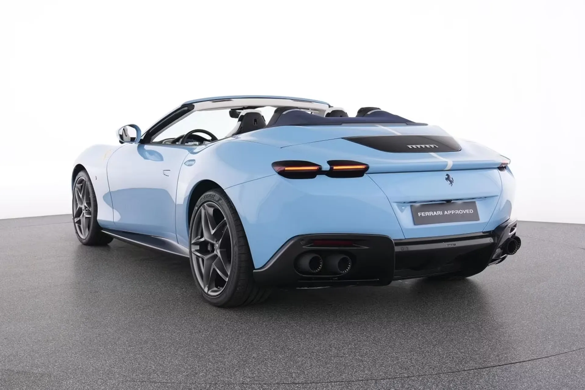 Выбор покупателей — Ferrari Roma Spider Special-Color Azzuro La Plata 2026 3.9 л 620 л.с Бензин, пробег 500 км, Голубой, привезён из Италия, доставка по РФ