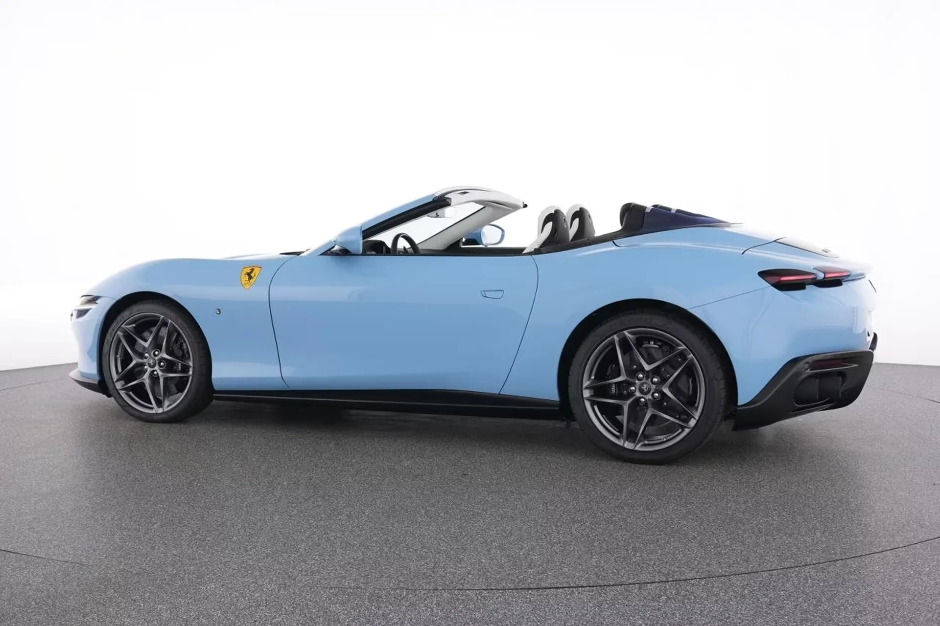 Ferrari Roma Spider Special-Color Azzuro La Plata 2026 3.9 л 620 л.с Бензин в продаже: Голубой, Автомат, Задний привод, страна-производитель — Италия, доставка по РФ