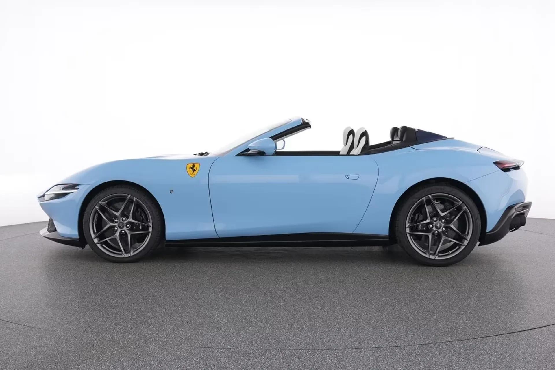 Купить Ferrari Roma Spider Special-Color Azzuro La Plata 2026 3.9 л 620 л.с Бензин, Голубой, Автомат, Задний привод — авто из Италия, с доставкой по всей России
