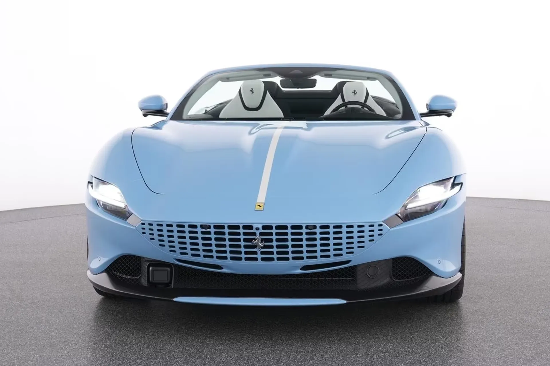Заказать Ferrari Roma Spider Special-Color Azzuro La Plata 2026 3.9 л 620 л.с Бензин с пробегом 500 км, Автомат, Задний привод, цвет Голубой, поставка из Италия, доставка по РФ