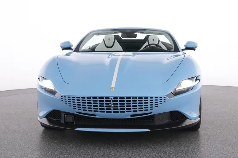 Заказать Ferrari Roma Spider Special-Color Azzuro La Plata 2026 3.9 л 620 л.с Бензин с пробегом 500 км, Автомат, Задний привод, цвет Голубой, поставка из Италия, доставка по РФ Roma Spider Special-Color Azzuro La Plata - фото 3