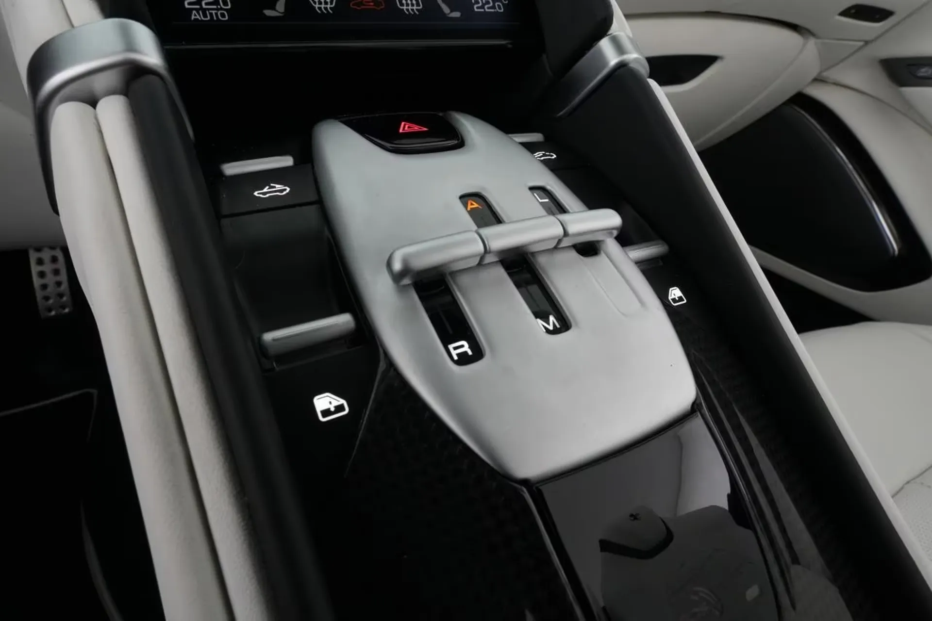 Доступен к заказу Ferrari Roma Spider Special-Color Azzuro La Plata 2026 3.9 л 620 л.с Бензин: Голубой, коробка Автомат, привод Задний привод, осмотр и тест-драйв в Москве