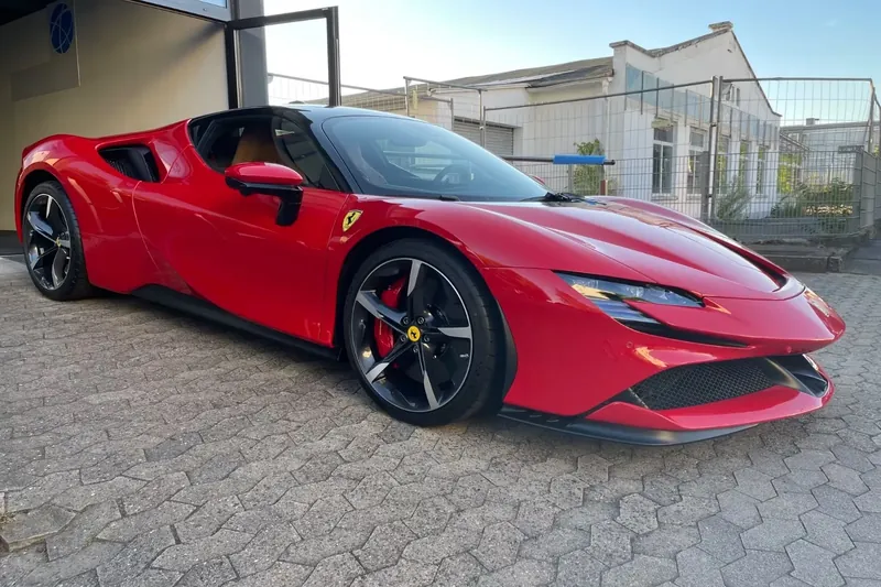Заказать Ferrari SF90 Stradale 2026 4.0 л 1001 л.с Гибрид с пробегом 55 км, Автомат, Полный привод, цвет Красный, поставка из Германия, доставка по РФ SF90 Stradale - фото 3