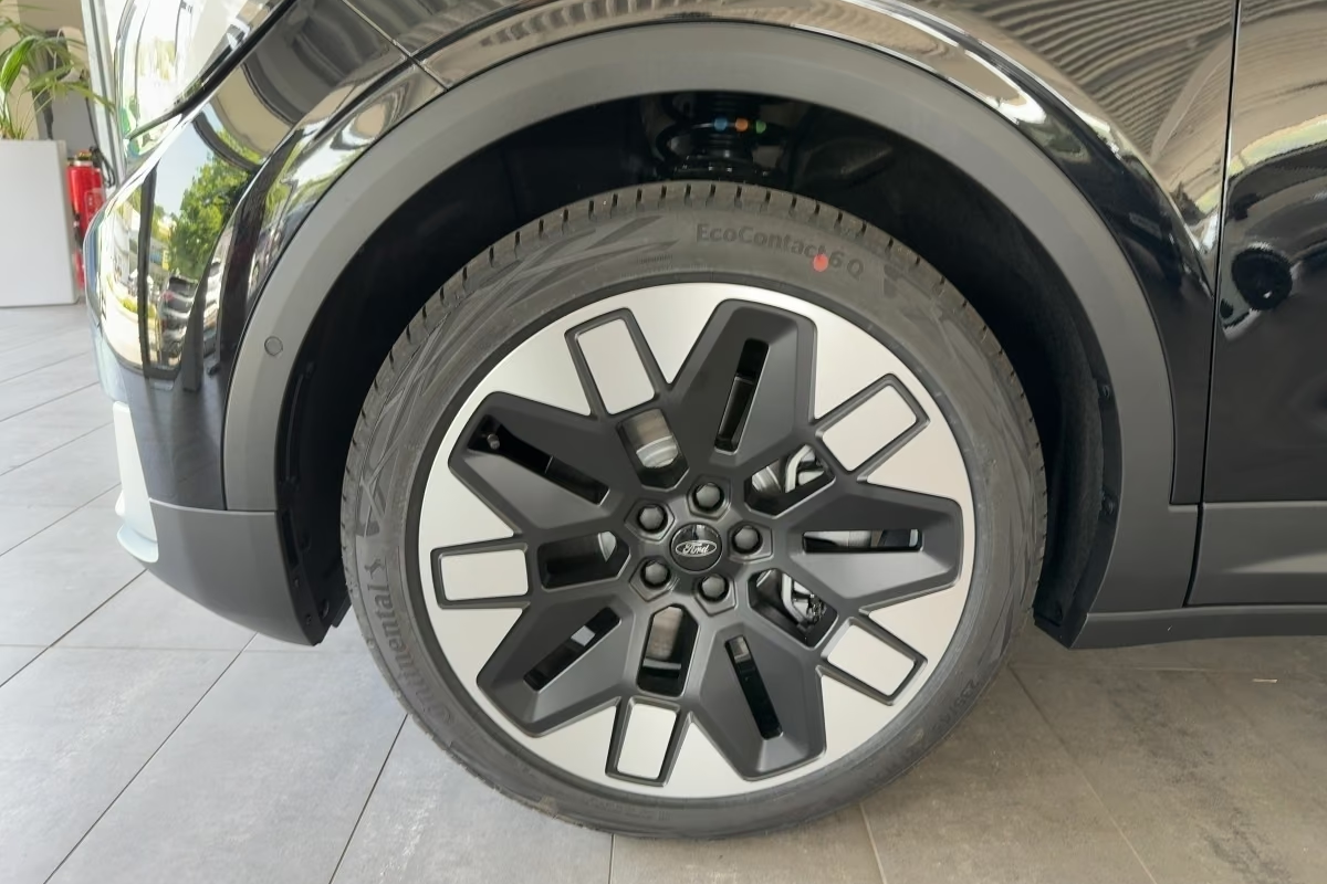 Выбор покупателей — Ford Explorer PREMIUM AWD 2026 0.0 л 340 л.с Электричество, пробег 5 км, Чёрный, привезён из Германия, доставка по РФ, фото 6
