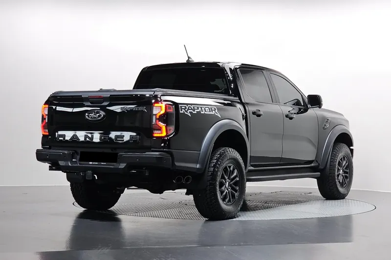 Заказать Ford Ranger 4th Generation 2.0 Raptor 2024 2.0 л 213 л.с Дизель с пробегом 19 944 км, Автомат, Полный привод, цвет Чёрный, поставка из США, доставка по РФ Ranger Raptor - фото 3