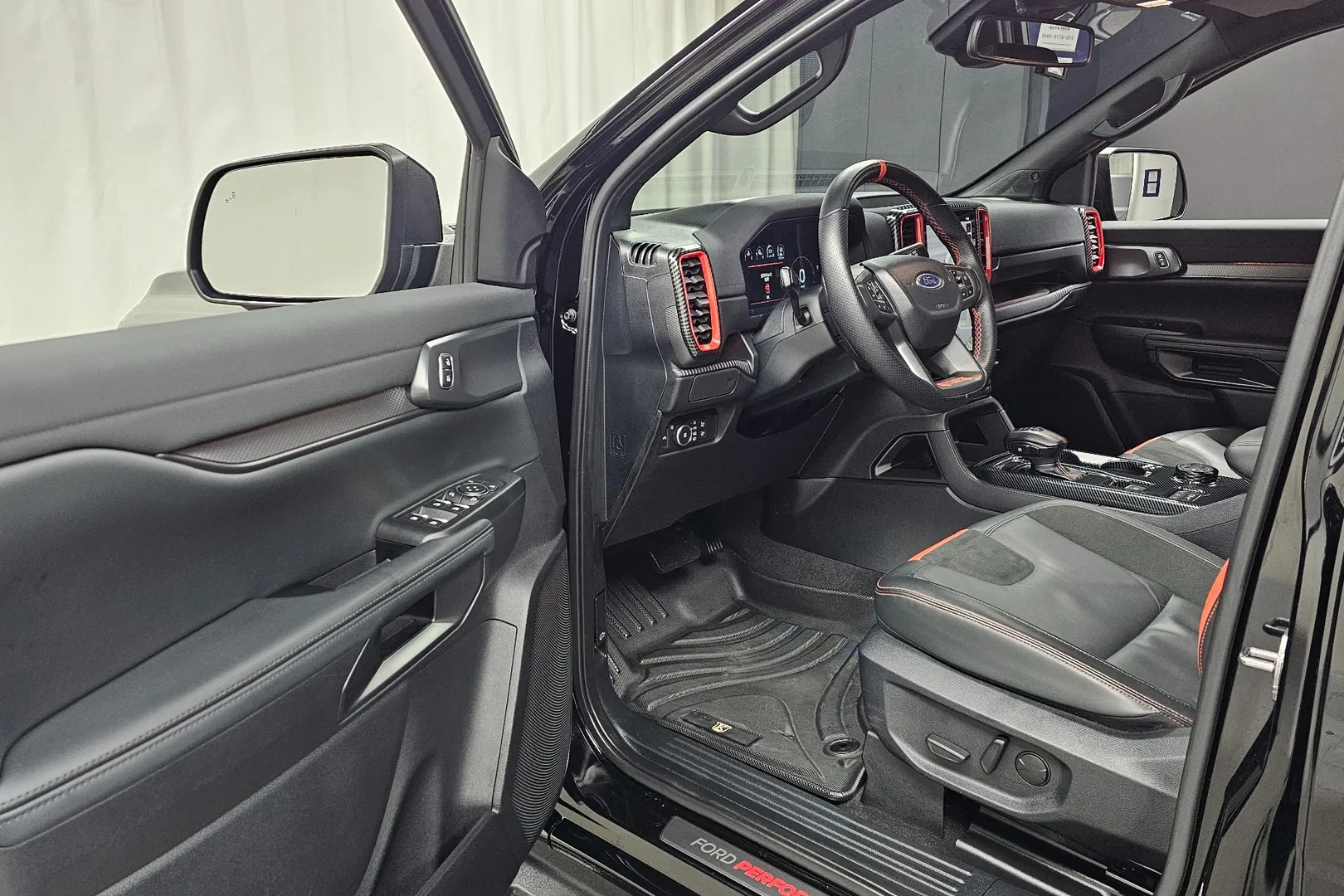 Выбор покупателей — Ford Ranger 4th Generation 2.0 Raptor 2024 2.0 л 213 л.с Дизель, пробег 19 944 км, Чёрный, привезён из США, доставка по РФ