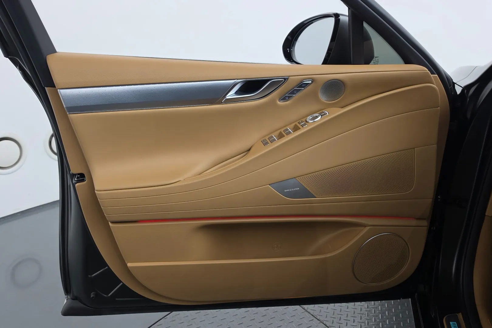 Заказать Genesis G80 Electrified (RG3) e-AWD 2026 0.0 л 370 л.с Электричество, Серый, Полный привод, Автомат — поставка из Корея, доставка по России и СНГ, фото 10