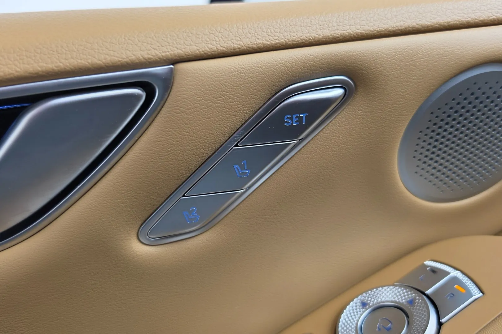Новый Genesis G80 Electrified (RG3) e-AWD 2026 0.0 л 370 л.с Электричество в кузове Серый, коробка — Автомат, привод — Полный привод, страна производства — Корея, фото 12