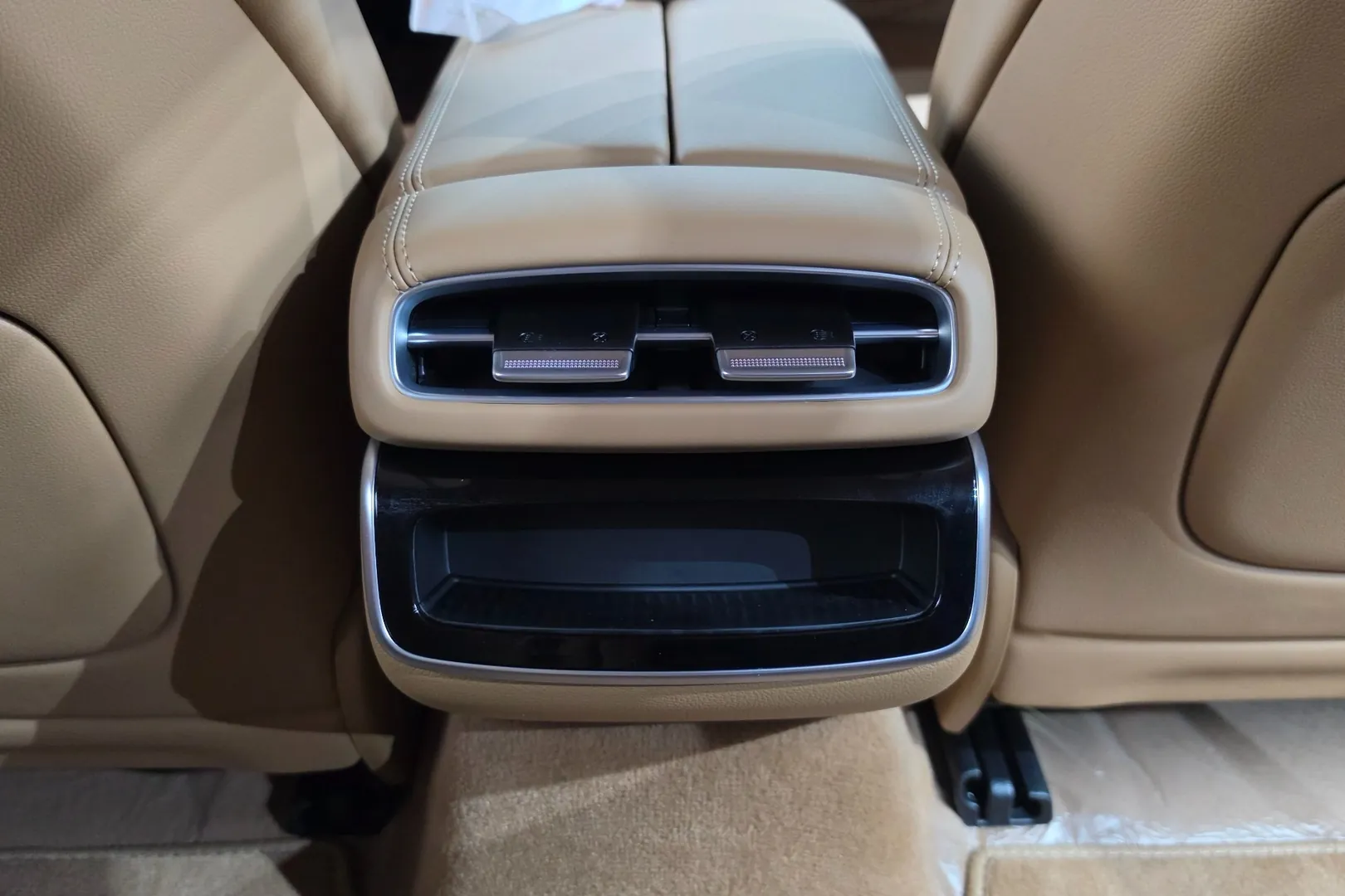 Купить Genesis G80 Electrified (RG3) e-AWD 2026 0.0 л 370 л.с Электричество с минимальным пробегом 1 551 км, Серый, доставим из Корея в любой город РФ, фото 13
