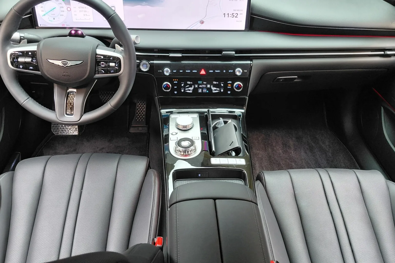 Купить Genesis G80 2.5T AWD 2026 2.5 л 304 л.с Бензин с минимальным пробегом 6 706 км, Чёрный, доставим из Корея в любой город РФ, фото 13