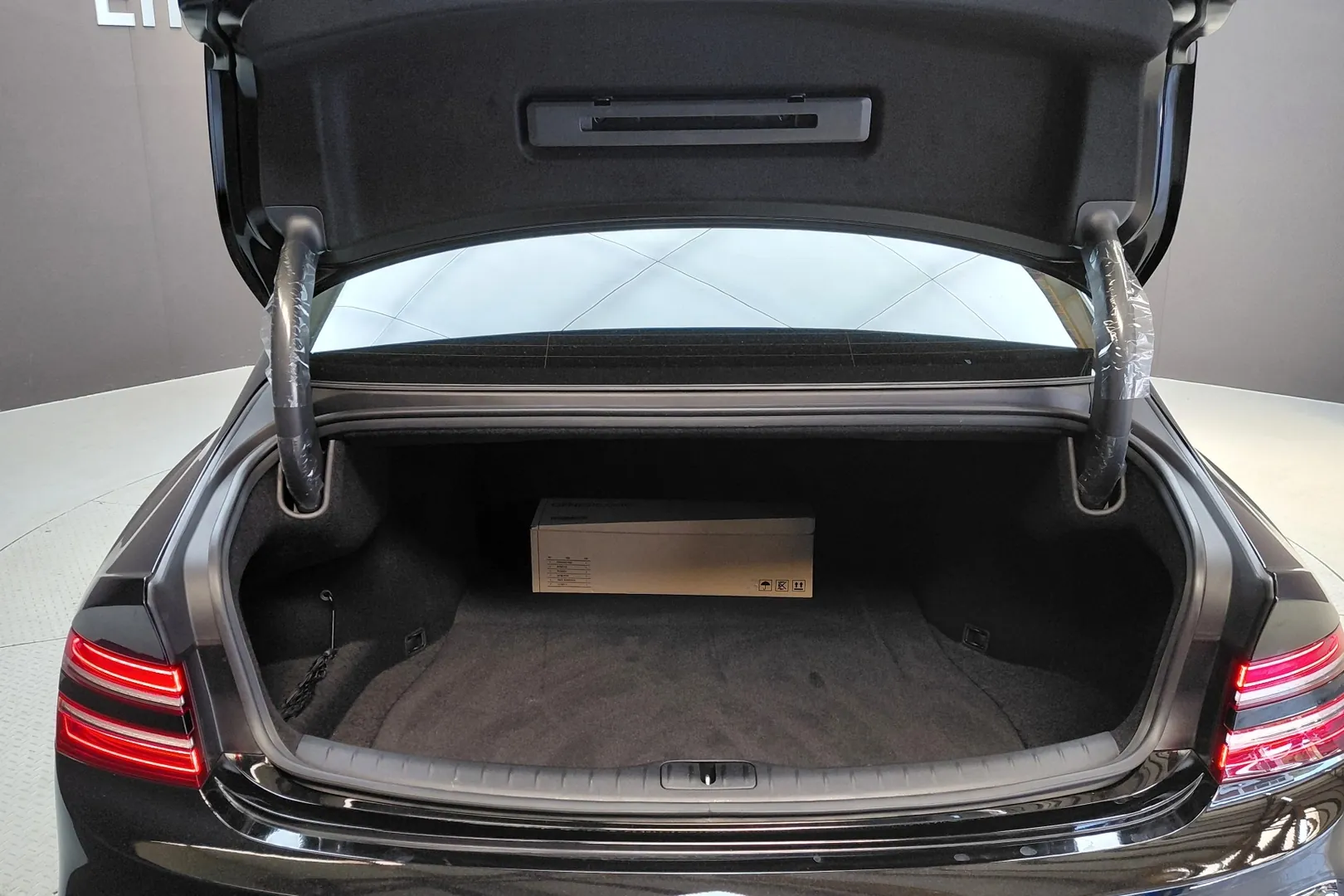 Genesis G80 2.5T AWD 2026, чёрный, фото 31