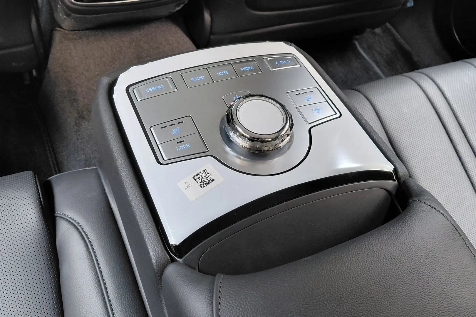 Genesis G80 2.5T AWD 2026, чёрный, фото 24