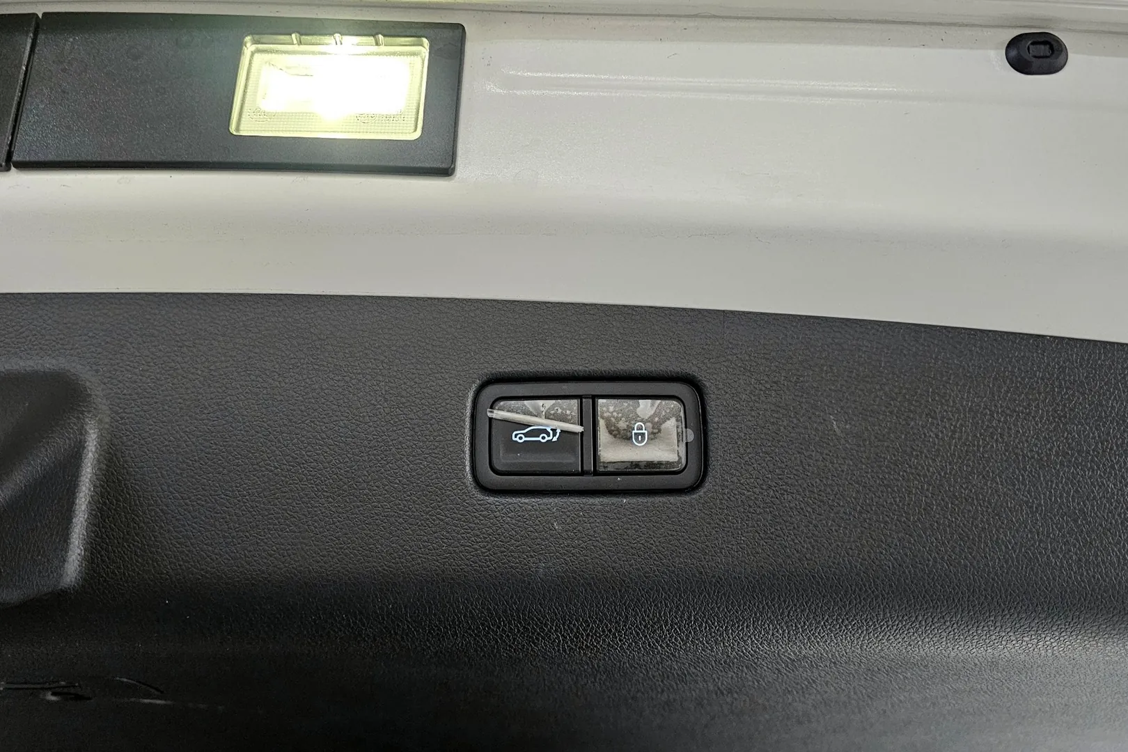 Доступен к заказу Genesis GV70 2.5T Gasoline AWD 2026 2.5 л 304 л.с Бензин: Белый, коробка Автомат, привод Полный привод, осмотр и тест-драйв в Москве