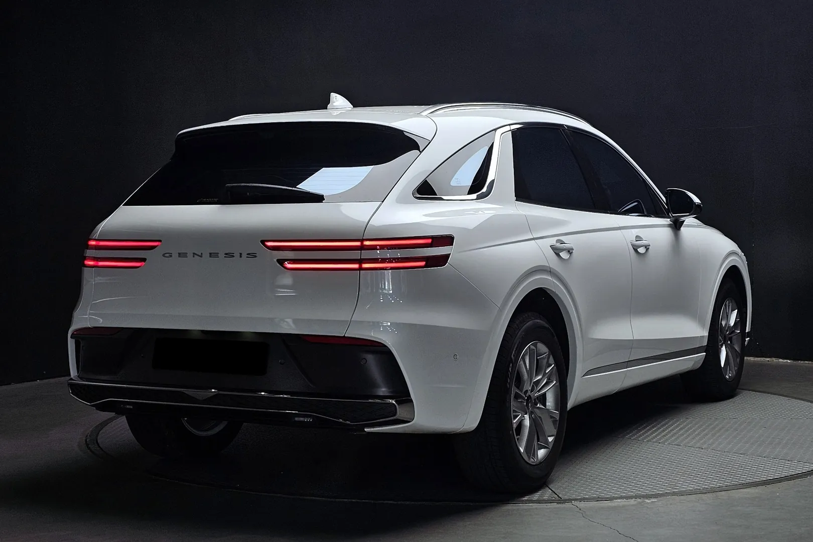 Заказать Genesis GV70 2.5T Gasoline AWD 2026 2.5 л 304 л.с Бензин с пробегом 2 591 км, Автомат, Полный привод, цвет Белый, поставка из Корея, доставка по РФ