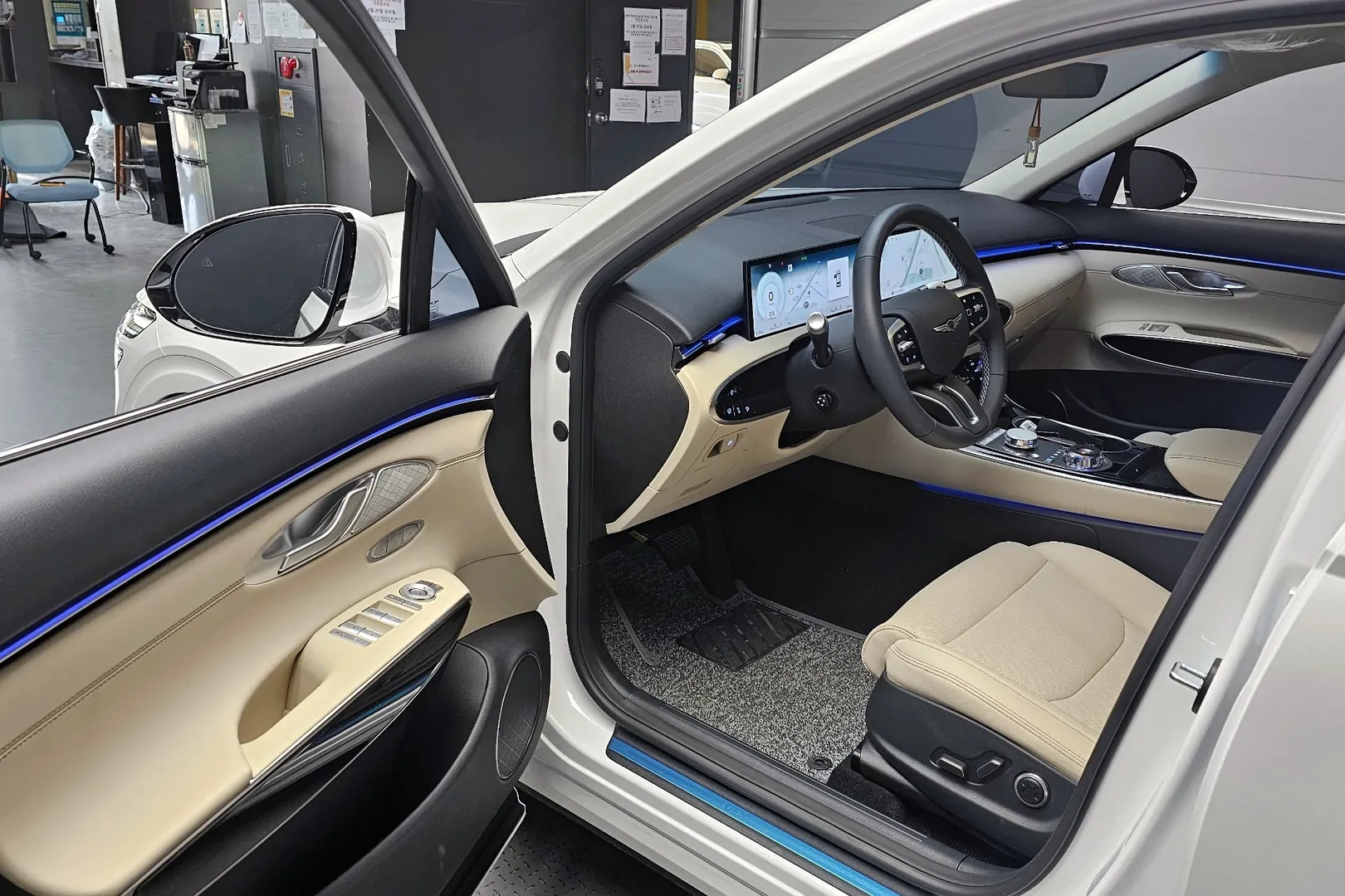 Выбор покупателей — Genesis GV70 2.5T Gasoline AWD 2026 2.5 л 304 л.с Бензин, пробег 2 591 км, Белый, привезён из Корея, доставка по РФ