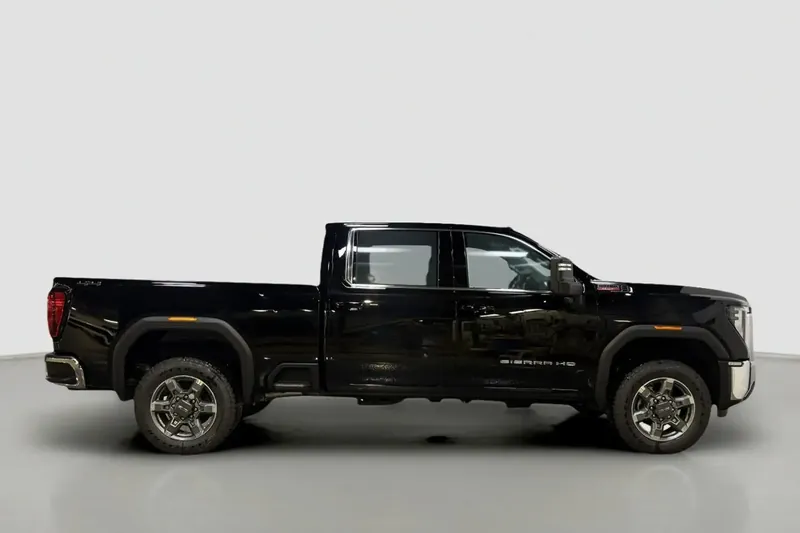 GMC Sierra 2500HD SLE Crew Cab 4WD 2026 6.6 л 470 л.с Дизель, новый авто, Полный привод, Автомат, цвет Чёрный, страна-производитель — Канада Sierra 2500HD SLE Crew Cab 4WD - фото 2