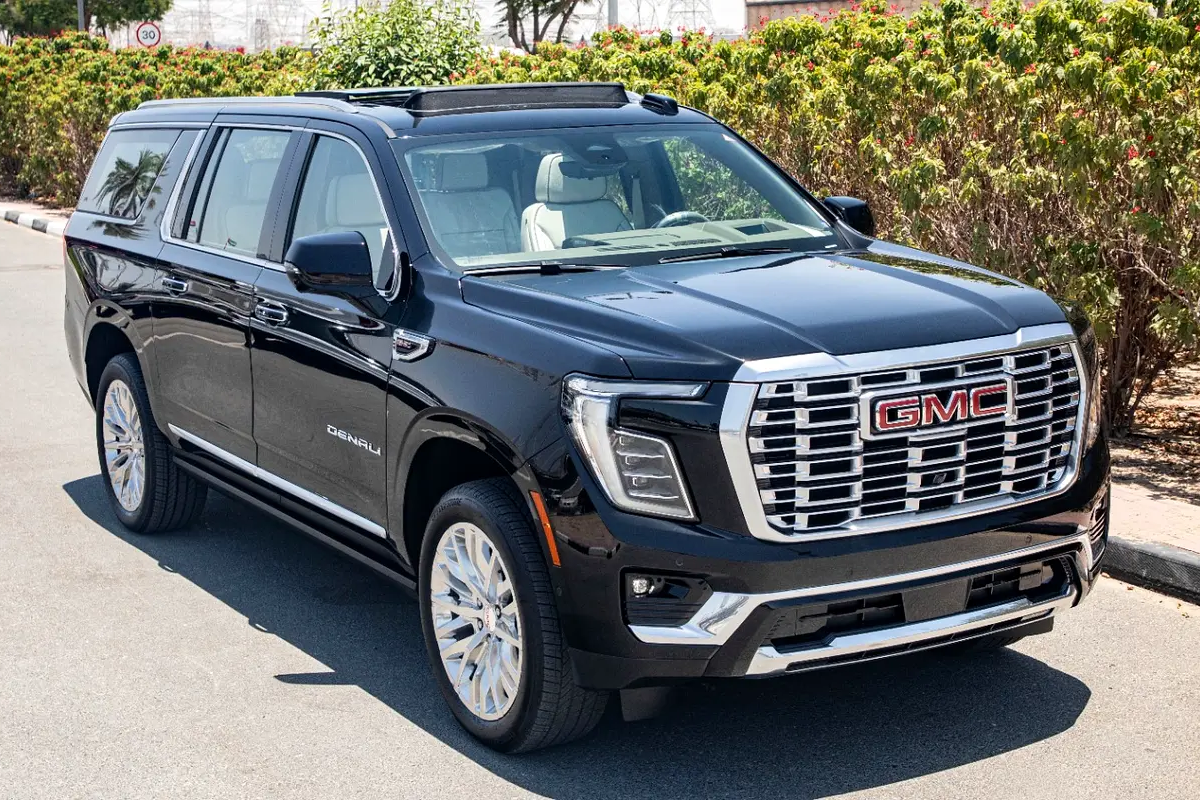 Заказать GMC Yukon XL Denali 2026 6.2 л 420 л.с Бензин с пробегом 10 км, Автомат, Полный привод, цвет Чёрный, поставка из ОАЭ, доставка по РФ Yukon XL Denali - фото 3