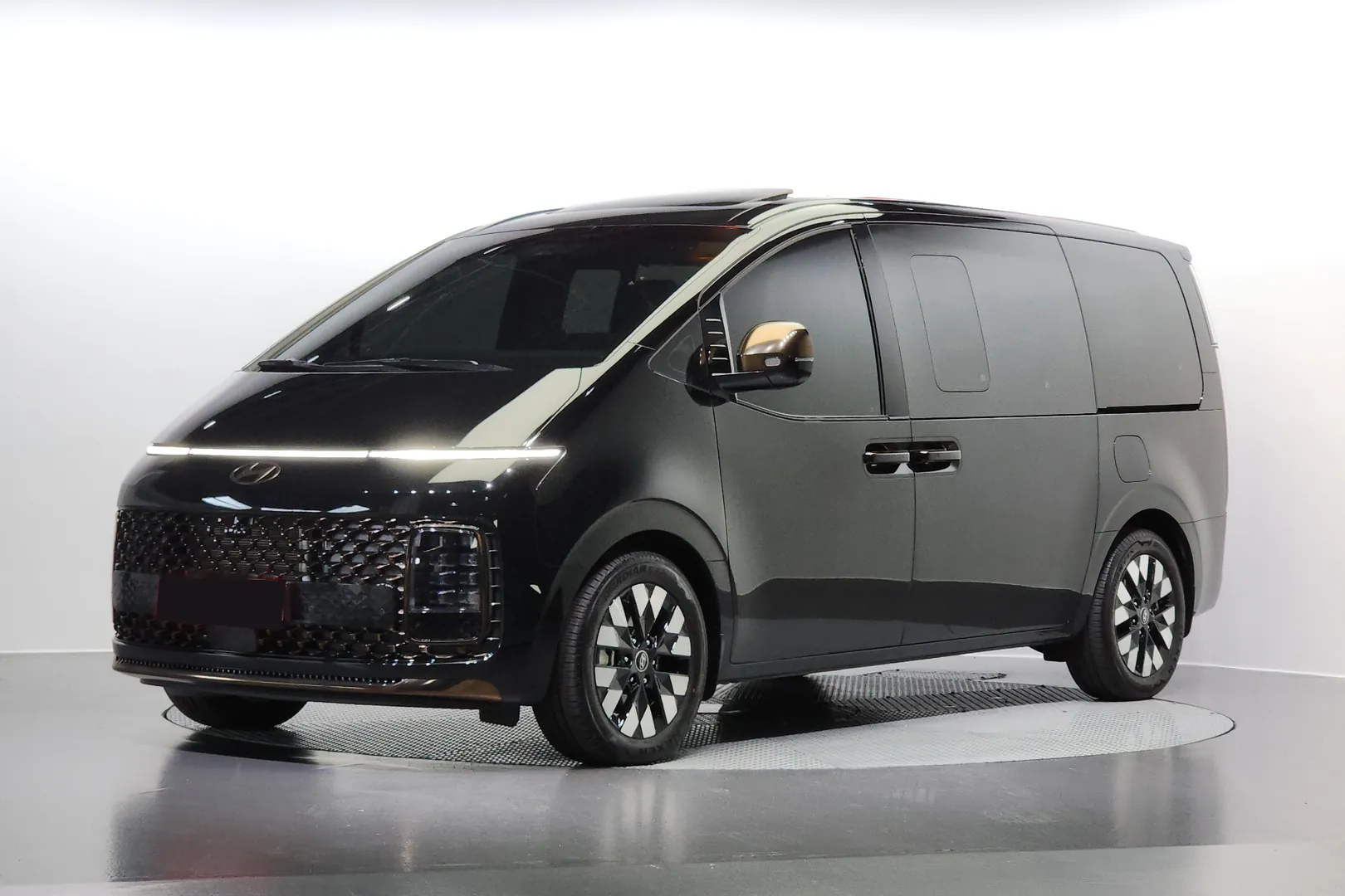 Hyundai Staria 4WD