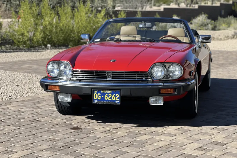 Jaguar XJ-S V12 Convertible 1990 5.3 л 262 л.с Бензин, новый авто, Задний привод, Автомат, цвет Красный, страна-производитель — США XJ-S V12 Convertible - фото 2
